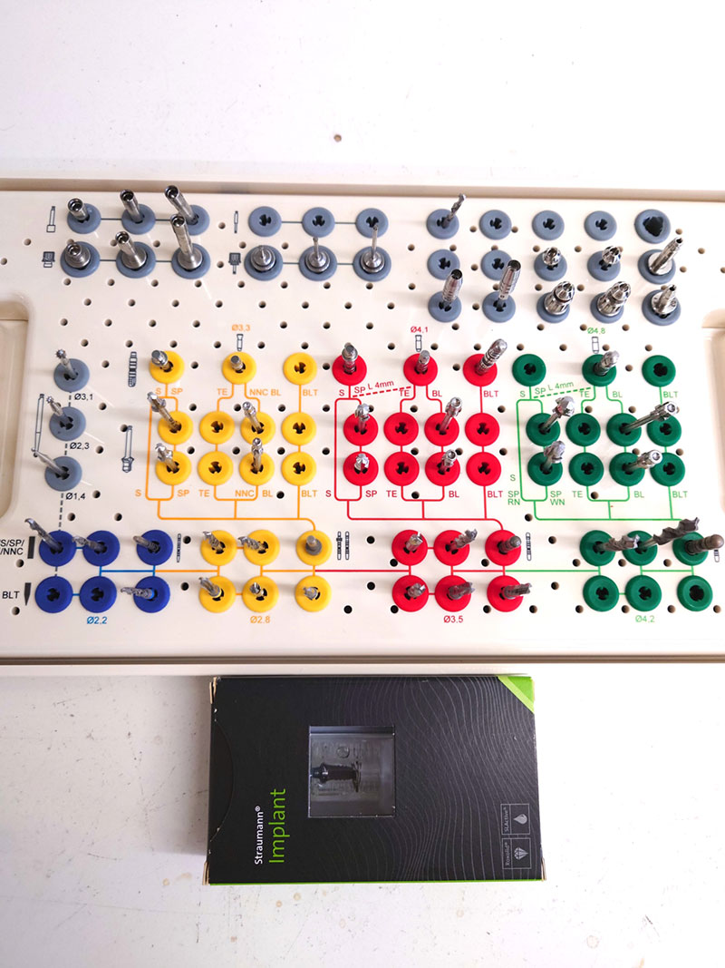 インプラント器材写真